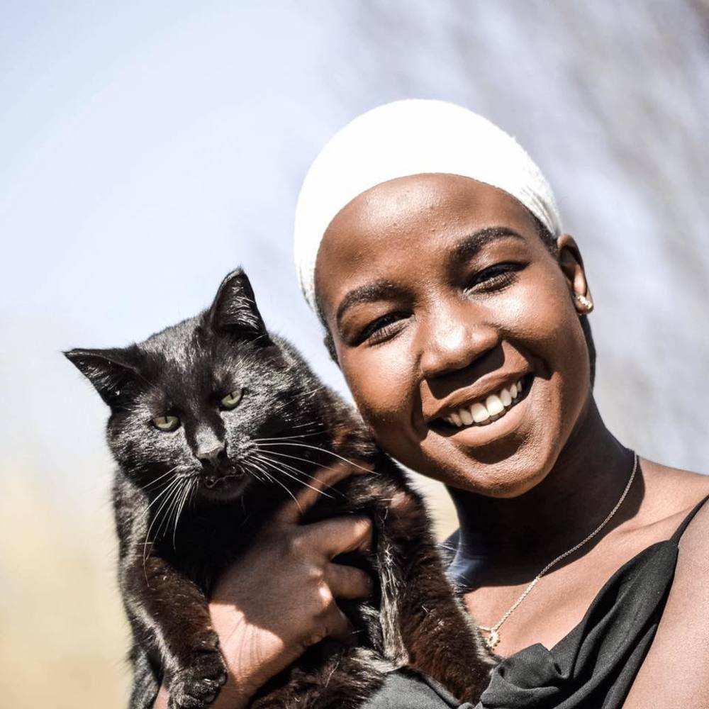 Meet your Posher, Angeyo